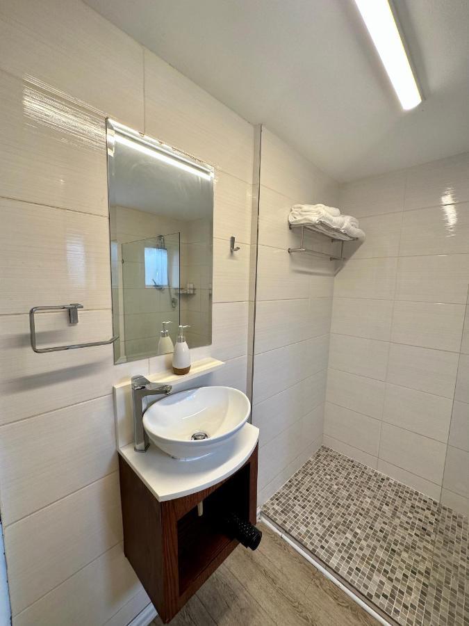 Cia's Seaside Serenity @ Oceanic Unit 36 Durban
